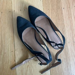 Caslon Pointed Flats